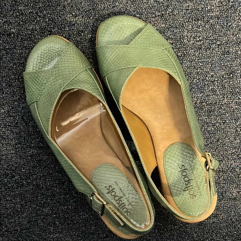 Softspots Green Heels with Strap and Round Toe 9.5N